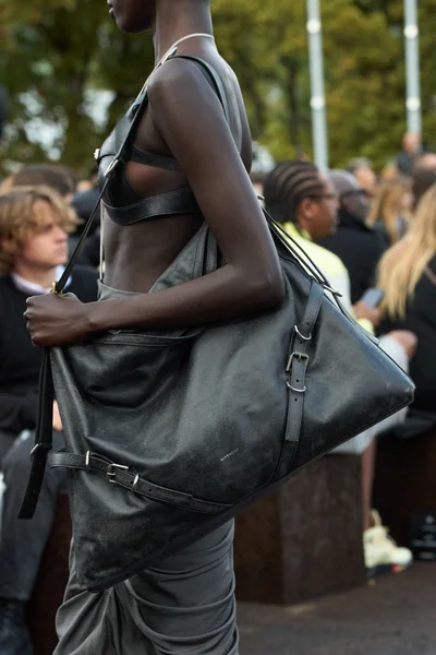 Look 12